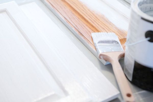 Lacado y pintura de puertas, rodapiés o madera - Pintores Las Rozas Madrid · Tu pintor en Las Rozas de Madrid